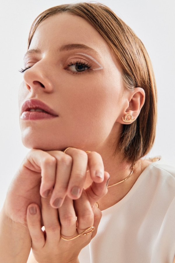 BRINCO EAR CUFF CURVO LISO BANHADO A OURO
