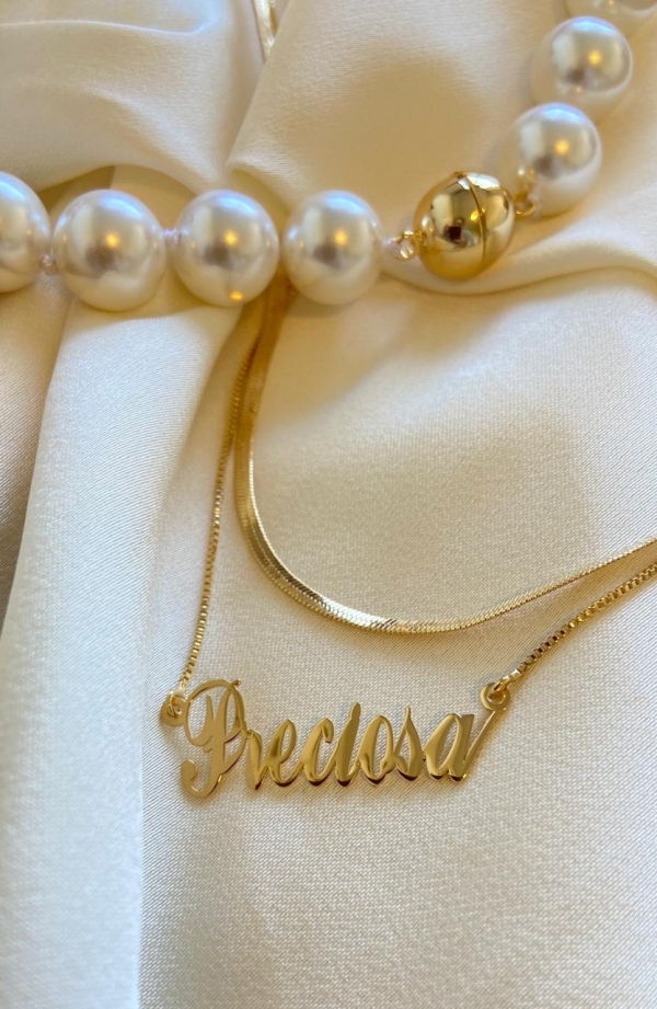 COLAR COM PINGENTE ESCRITO PRECIOSA BANHADO A OURO